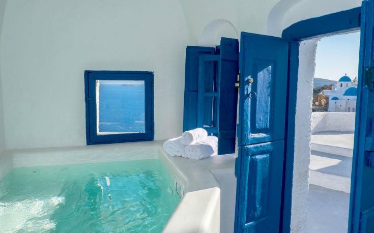 Canvas Suites santorini